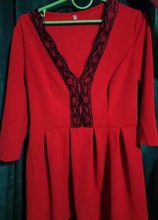 Червона сукня