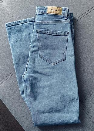 Джинси stradivarius