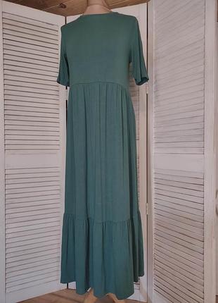 Длинное зеленое платье