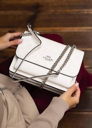 Стильная брендированная женская сумка белого цвета 🤍