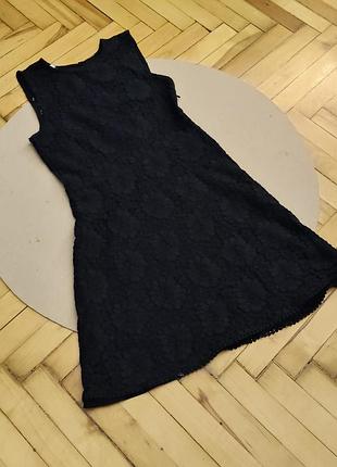 Шикарное черное фактурное платье mango