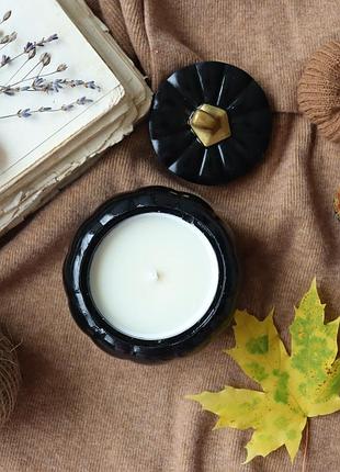 Свеча-гарбуз черного цвета, соевый воск, цитрусовый аромат