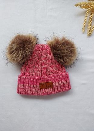 Красивая шапка с бамбонами)