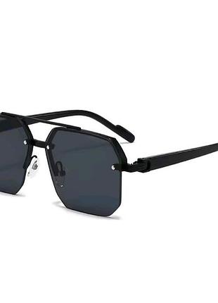 Чоловічі сонцезахисні окуляри в металевій оправі