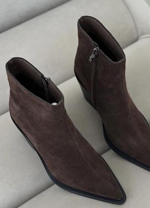 Козаки короткі коричневі 36,5 нові