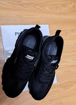 Кроссовки натуральные демисезонные 39р