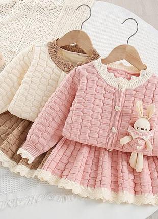 Теплый костюм для девочки с юбкой