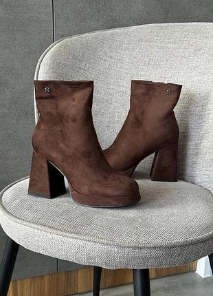 Женские ботинки