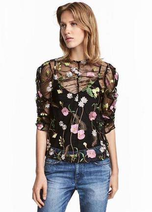 Напівпрозора блуза з вишивкою