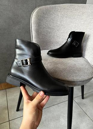 Женские ботинки