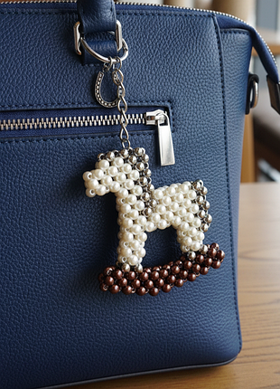 Брелок из бисера «конь»