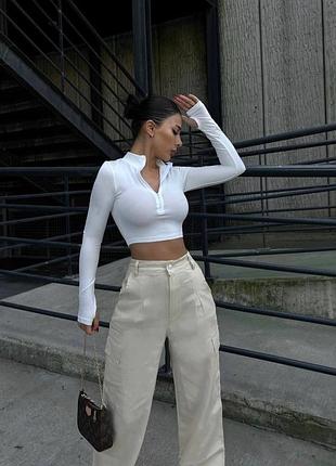 Базовый женский топ с молнией и вырезами для пальчиков