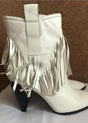 Продаються чобітки