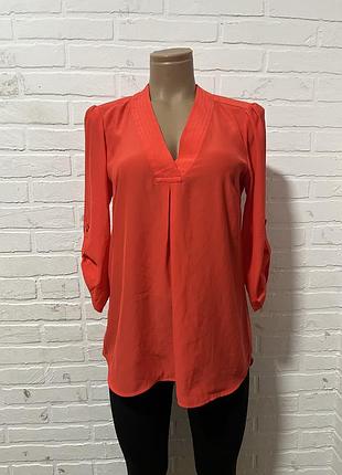 Гарна яскрава жіноча блузка блуза