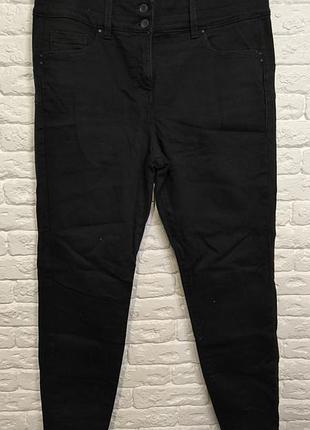 Фирменные стрейчевые джинсы