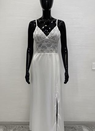 Елегантний білий пенюар з вітрини розмір м/л