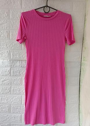 Красивое розовое платье не большого размера