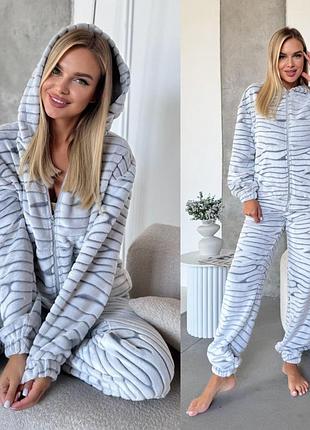 Тепленькая пижама домашний костюм зебра лео лапки