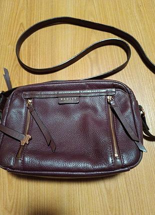 Сумочка женская кожаная radley london бордового цвета 24 x17