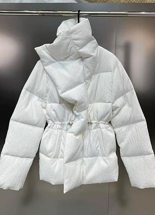 Білий актуальний куртка пуховик з біопухом та високим коміром