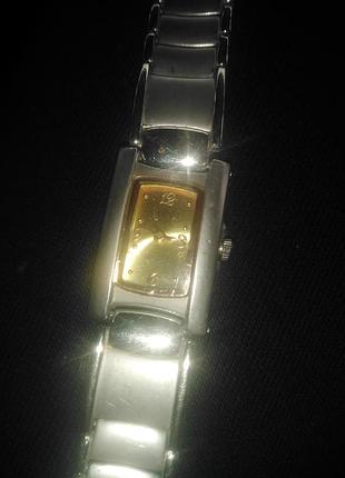 Жіночий годинник gucci