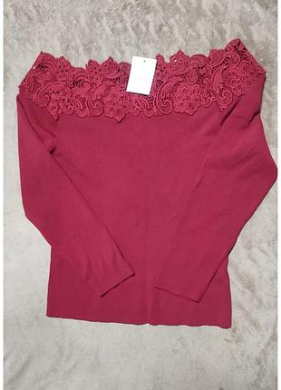 Свитер нарядный с кружевом