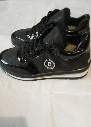 Кроссовки зимние женские