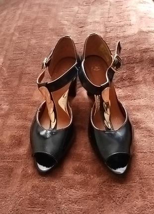 Нарядные туфли, босоножки из лакированной кожи