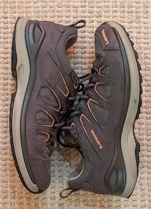 Треккинговые водонепроницаемые кроссовки lowa