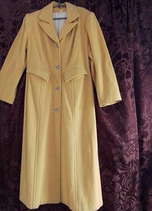 Пальто женское, кашемир
состояние новое 
очень мягкое и теплое 
подойдет для осени и зимы
46-48 размер. харьков.