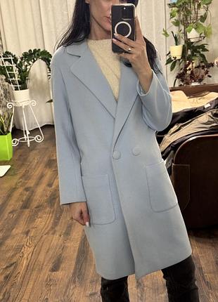 Пальто блакитного кольору