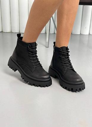 Ботинки женские зимние из нубука черного цвета