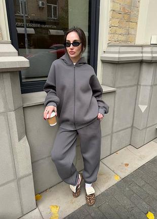 Жіночий костюм