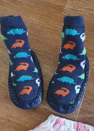 Теплые тапочки и 7 трусиков на 1-2 года