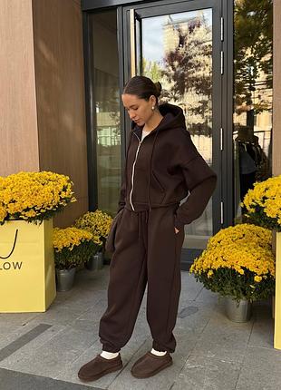 Жіночий спортивний костюм