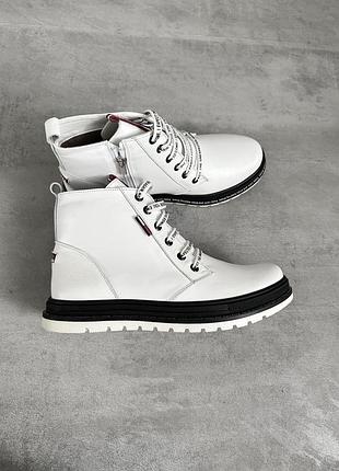 Ботинки демисесон белые