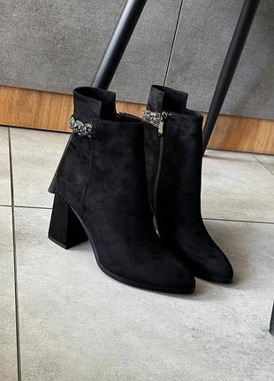 Женские ботинки