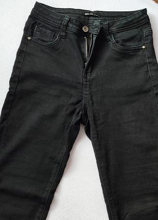 Джинсы женские тоненькие размер 28 маромерят черные