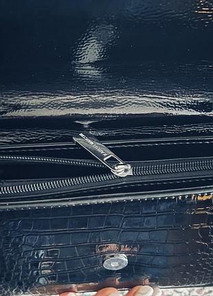 Нова шкіряна сумочка🖤вмістка виглядає дуже елегантно підійде під любий образ 💓🥰