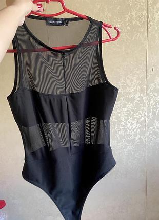 Черное боди сетка в корсетном стиле prettylittlething