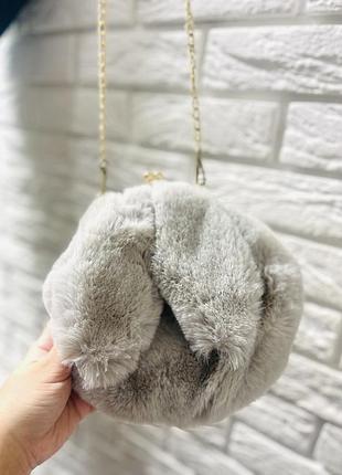 Сумка жіноча зі штучного хутра.