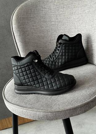 Женские ботинки