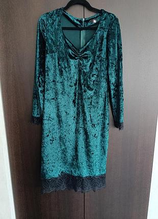 Невероятное зеленое платье из велюра, 48-50р, состояние идеальное, подойдет на любое праздничное событие.