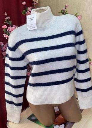 Махеровый свитер в полоску