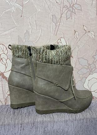 Сірі напів чоботи, черевики на платформі з вʼязкою marco tozzi