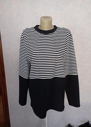 Удлиненный свитер в полоску