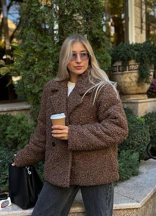 Шуба коротка баранець утеплена шоколад молоко беж