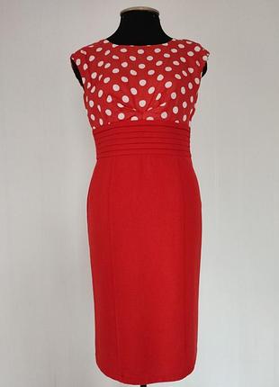 Красное платье.