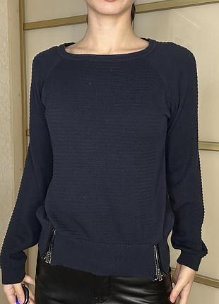 Светр з змійками