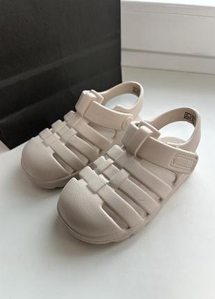Дитячі босоніжки. гумові сандалі для дівчинки george 23 розмір